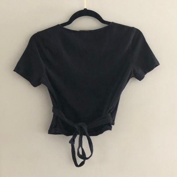 BRANDY MELVILLE CHANDLER CROSS TIE TSHIRT - Picture 3 of 3